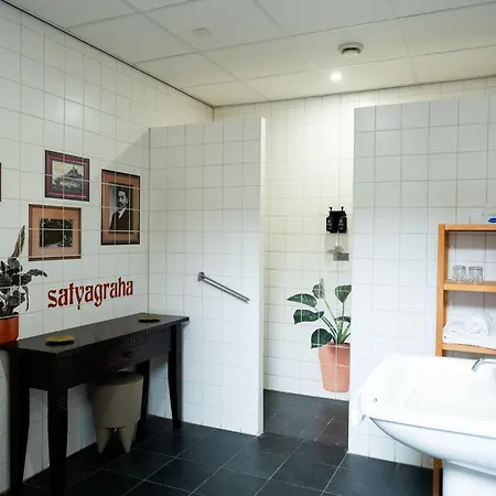 Hotel De Wereld 4*