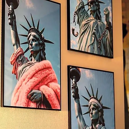 Hotel De Wereld 4*